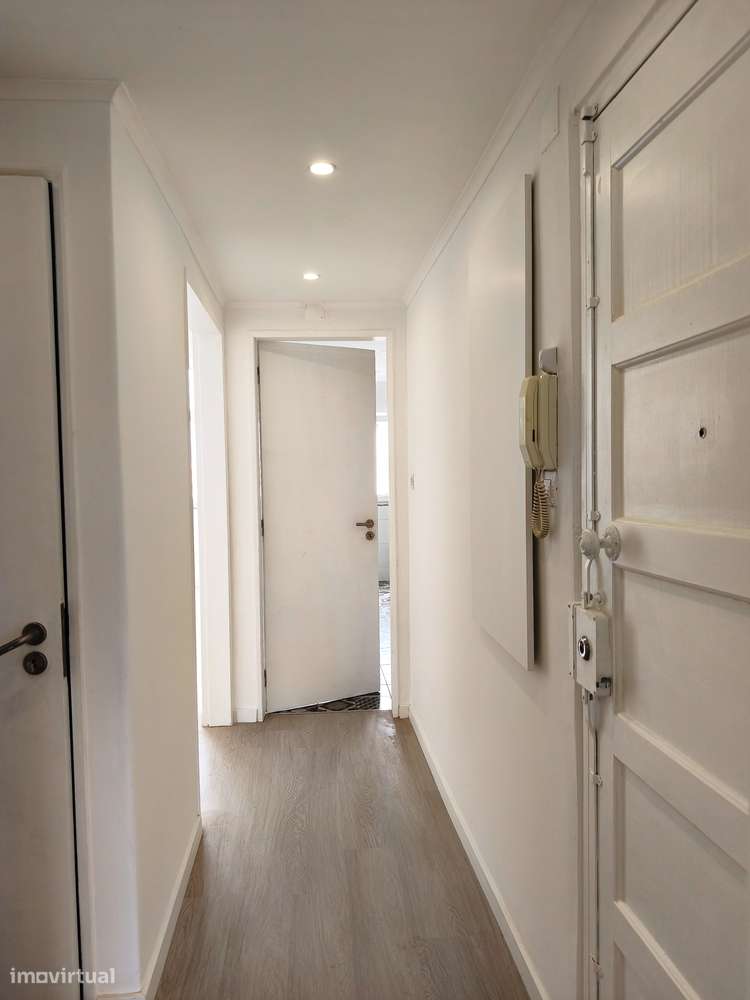 T2 Centro Queijas, Totalmente Remodelado, Junto aos CTT e P. Doce-5