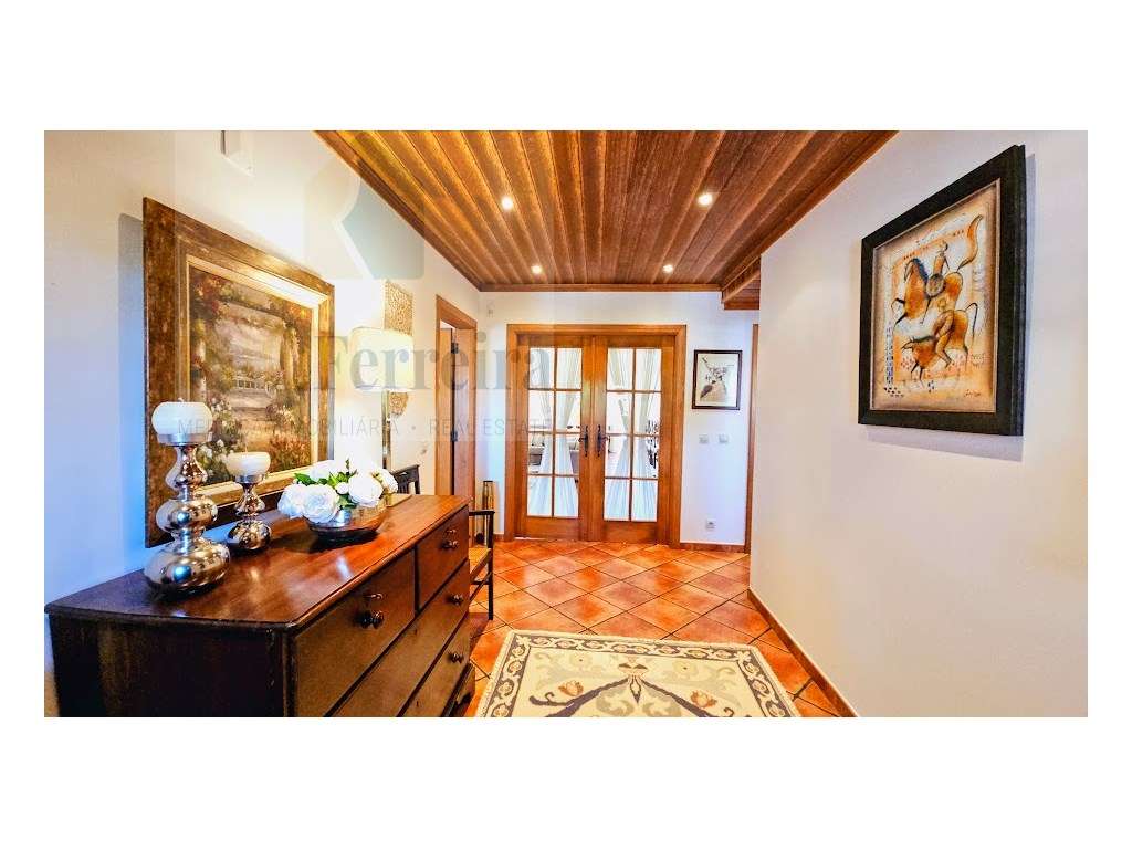 Moradia Isolada com amplo espaço exterior !!-6