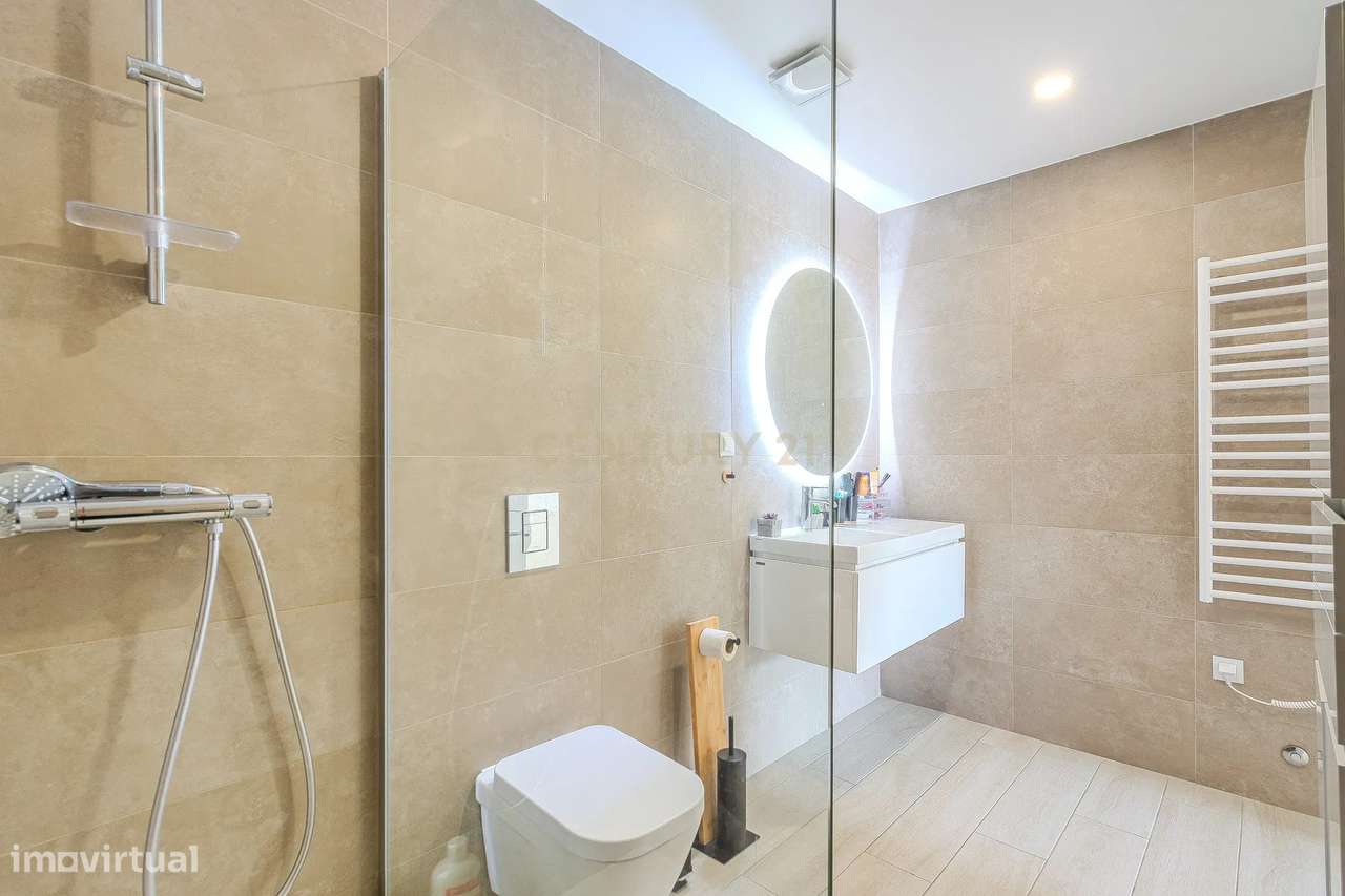 Luxuoso Apartamento de 3 Quartos novo com um Grande Terraço e Estacion-13