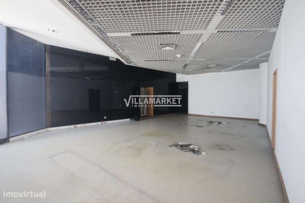 Edifício com R/C e 1º Andar da banca destinado a serviços situado na z - Grande imagem: 5/9