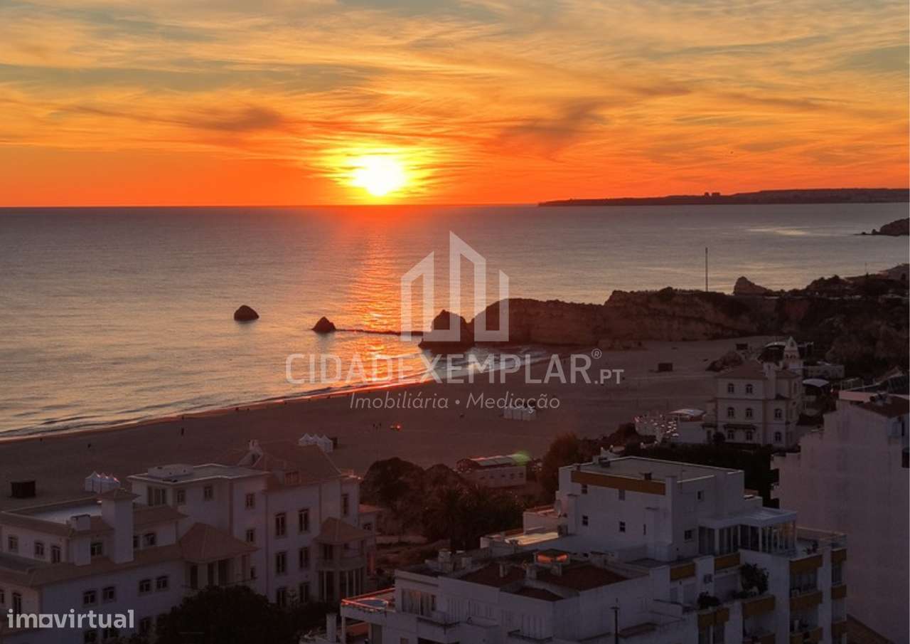 Luxuoso Penthouse T2 Totalmente Remodelado – Portimão, Algarve-35