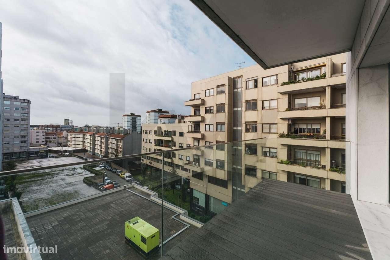 Apartamento T3 de luxo com 304 m2 de área total nas Antas - Grande imagem: 5/26