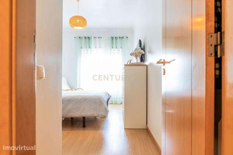 Apartamento T2 com elevador, lugar de estacionamento e arrecadação na-6