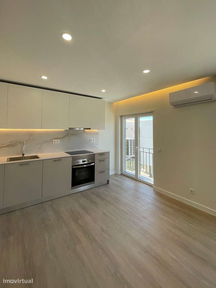 T2 totalmente remodelado, garagem,arrecadação e excelente luminosidade - Grande imagem: 3/30