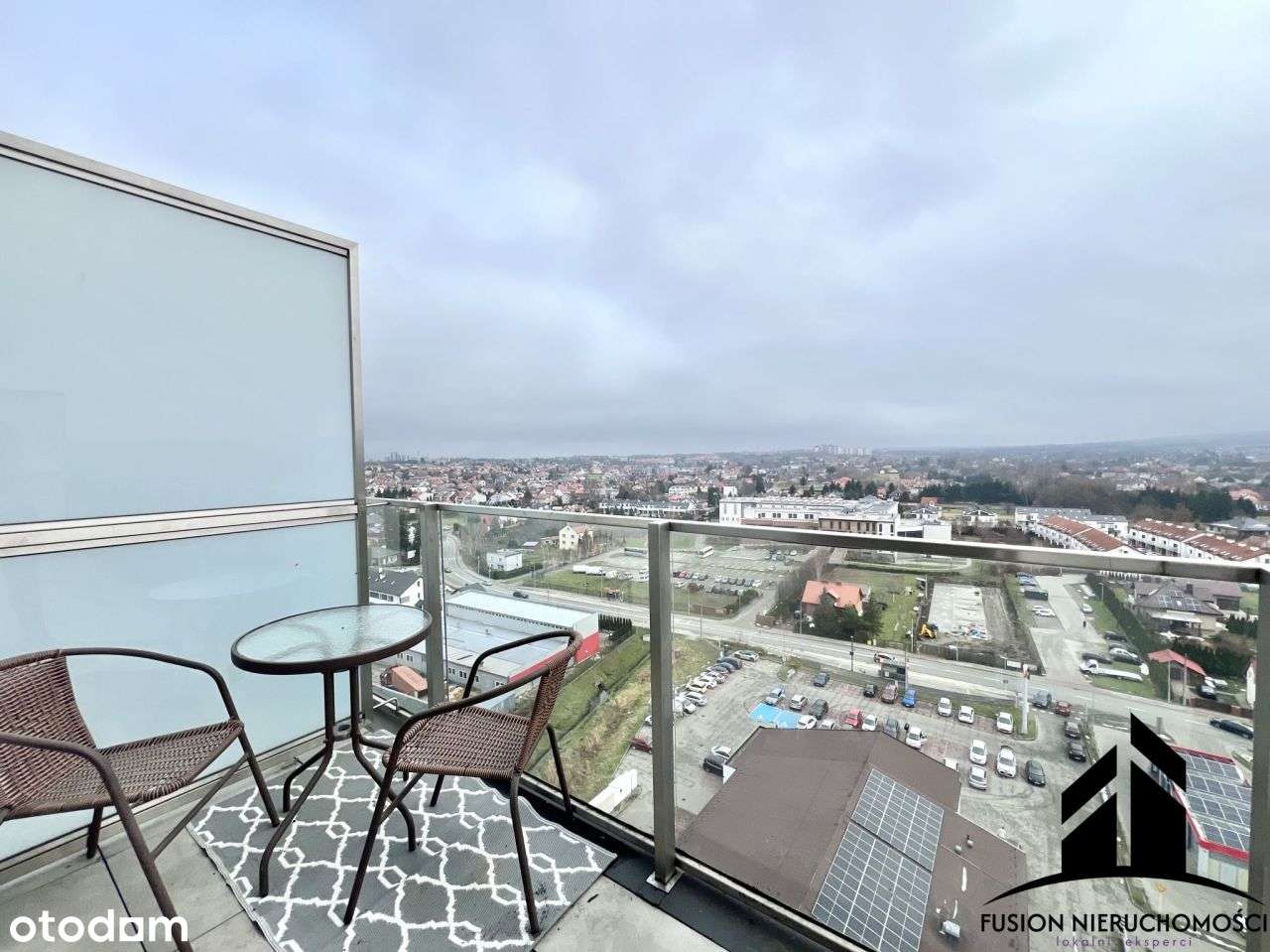 Nowoczesne, w pełni wyposażone mieszkanie z widoki-7