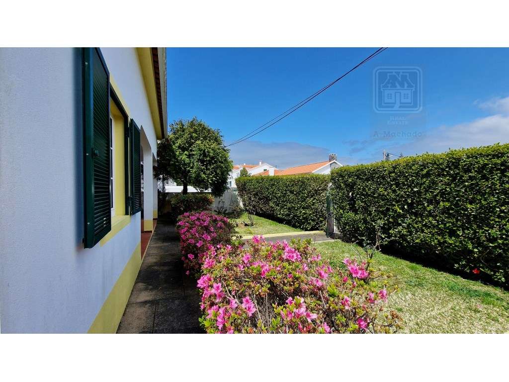 VENDA de MORADIA - VIVENDA T4+1 com Jardim e Garagem - Relva, Ponta...-8
