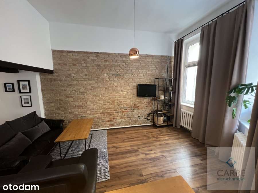 Klimatyczna kawalerka z antresolą.-5