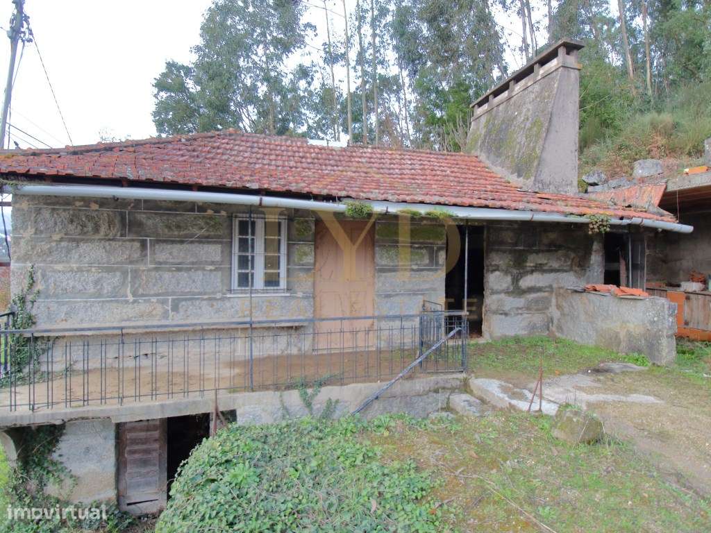 Moradia com terreno Para Restauro-11