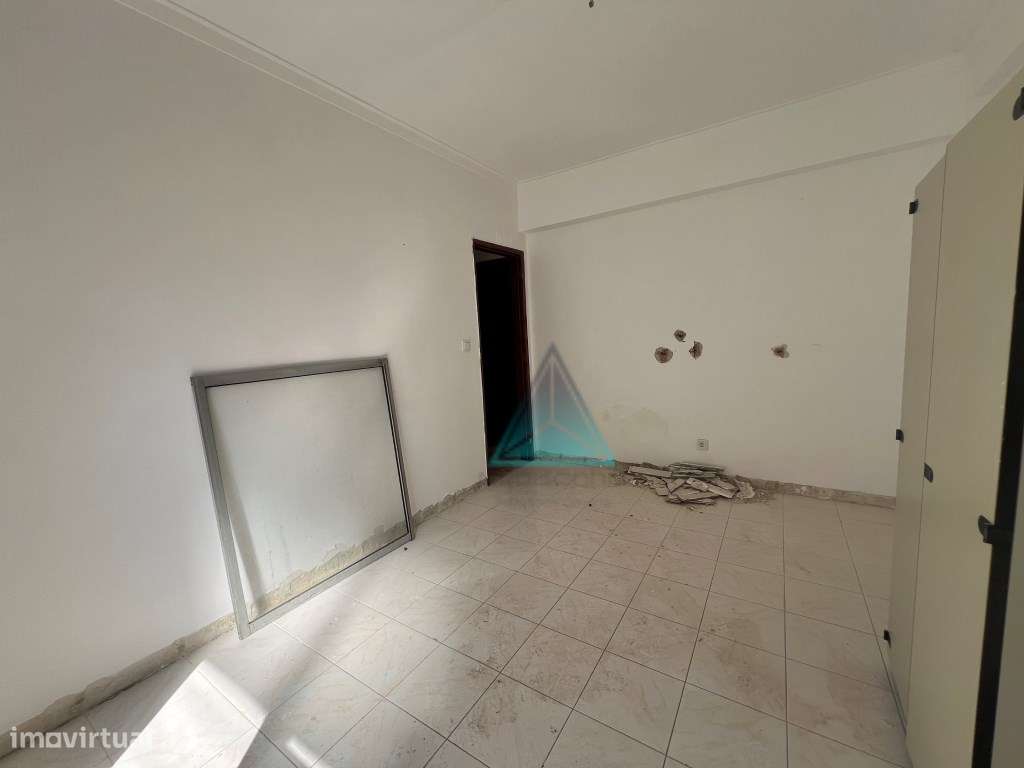 Apartamento T3 Semi-Remodelado na Arrentela 2º andar-13