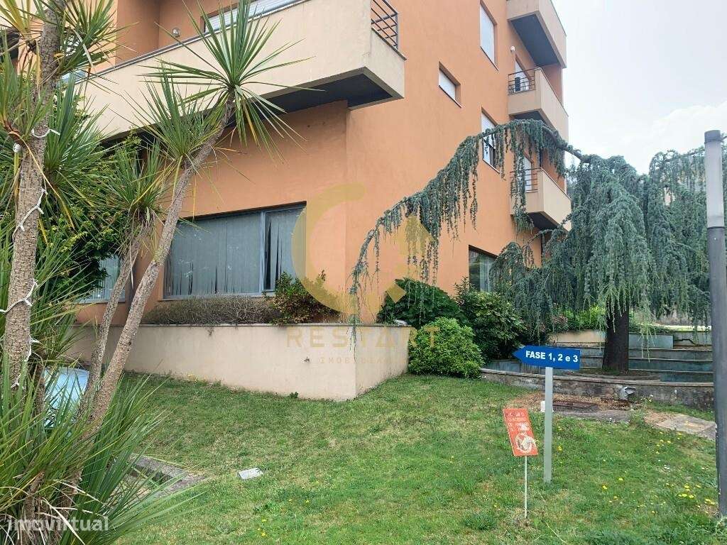 Escritórios com recepção, 20 salas/gabinetes, garagem e espaço exterio - Grande imagem: 2/49