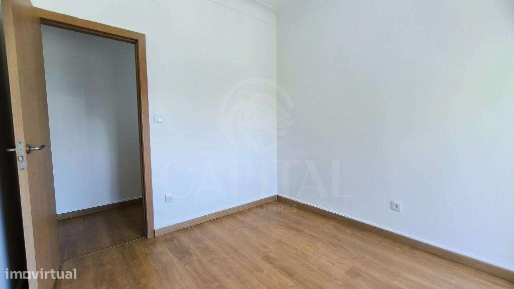 Apartamento T4 nas Mercês-26