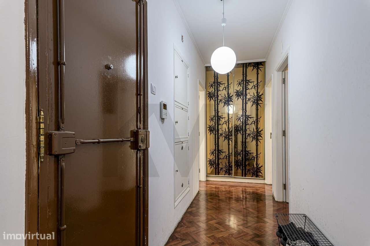 Oportunidade Única: Apartamento T4 Exclusivo em S. Domingos de Benfica - Grande imagem: 4/36