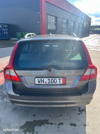 Volvo V70 2.0D - 12