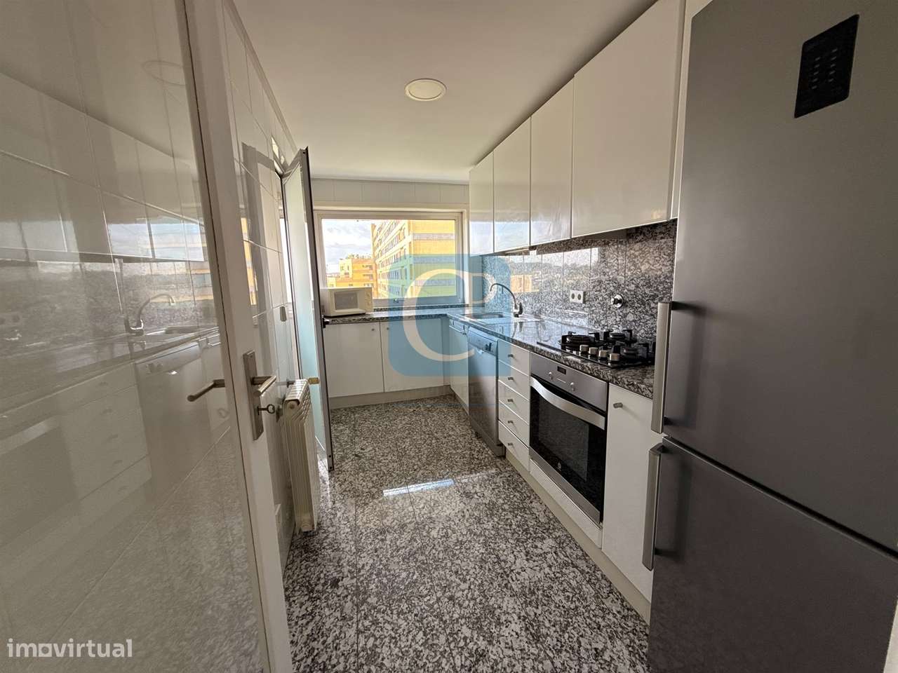 Apartamento T2 com lugar de garagem e arrumos em Vermoim na Maia-16