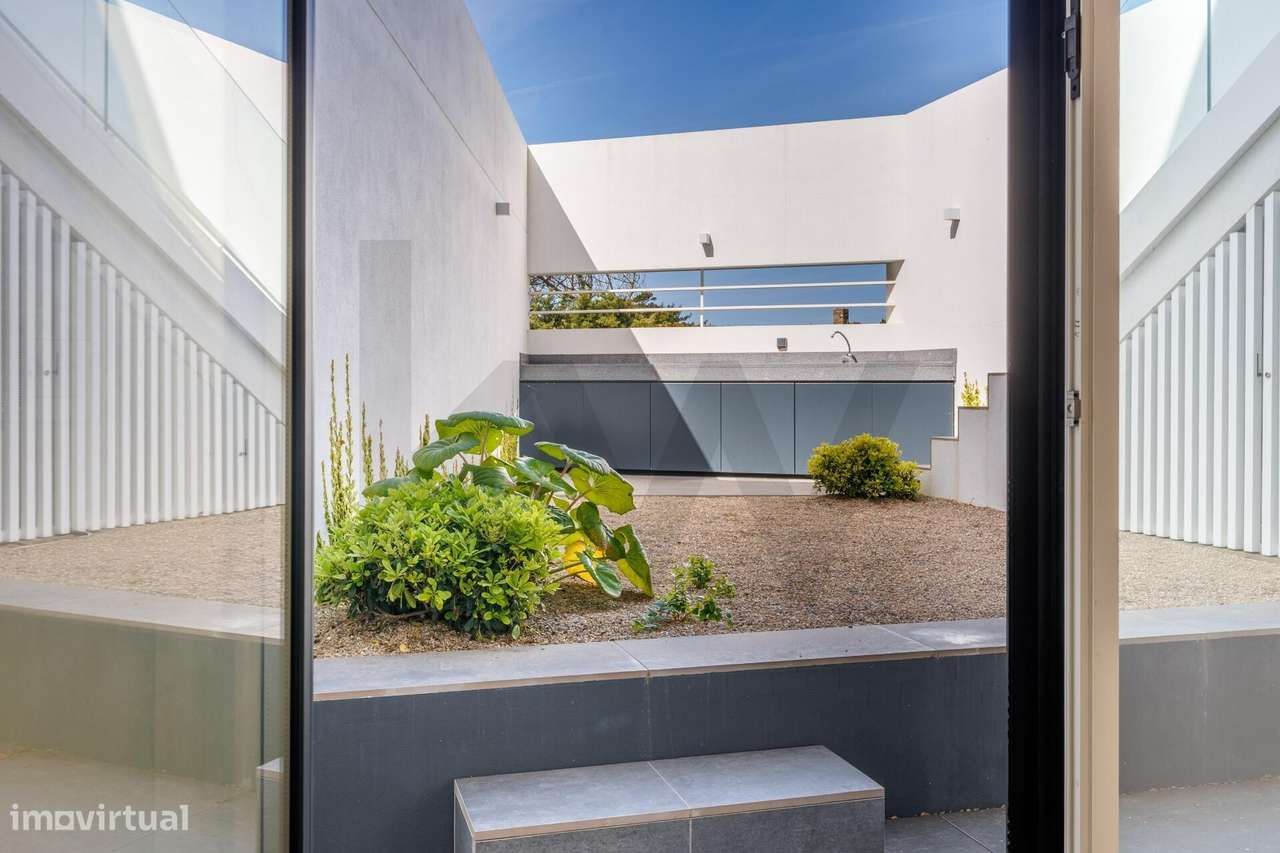 Entre serra e mar | Duplex T4 com terraços | Praia das Maçãs-19