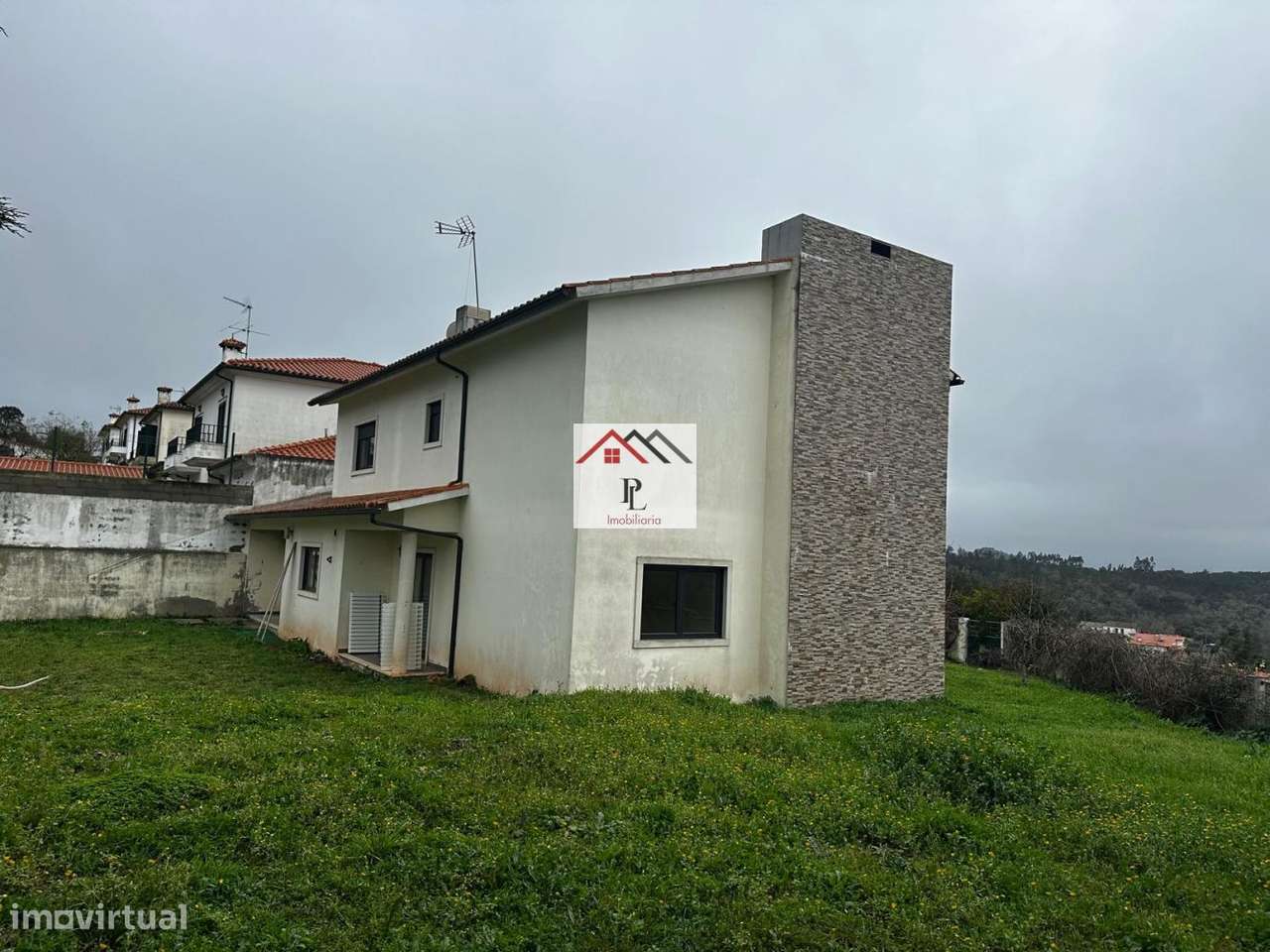 Moradia  T4 isolada inserida num lote de 700m2 em Penela  (V907MS)-23