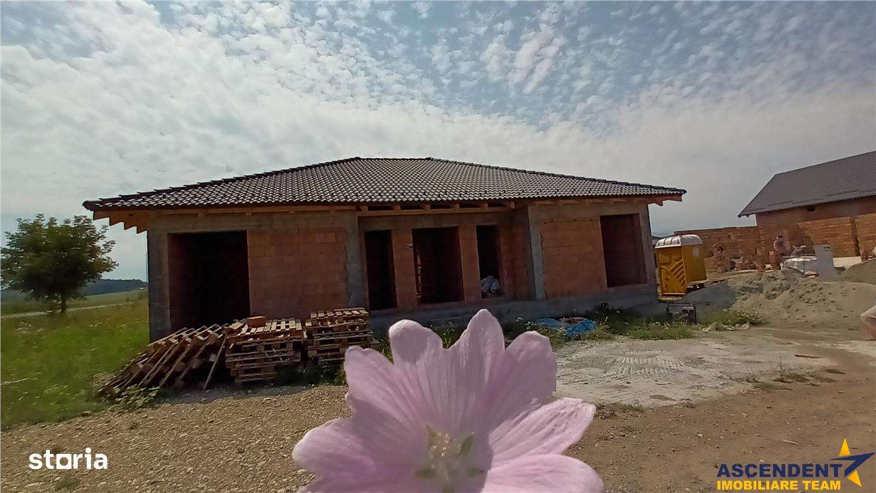 Casa la 15 minute de Brasov, DJ 112A, la rosu sau finalizata la cheie - Imagine principală: 5/20