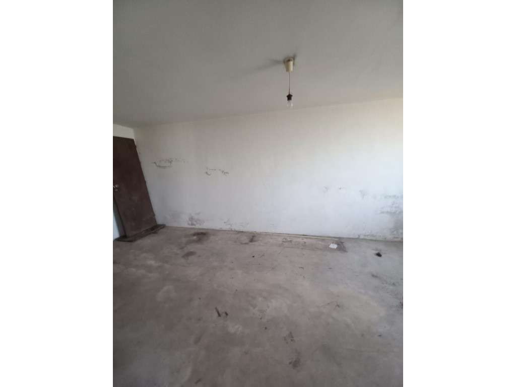 Moradia com 232 m², terreno de 630 m², piso inferior ao nível do ja...-37