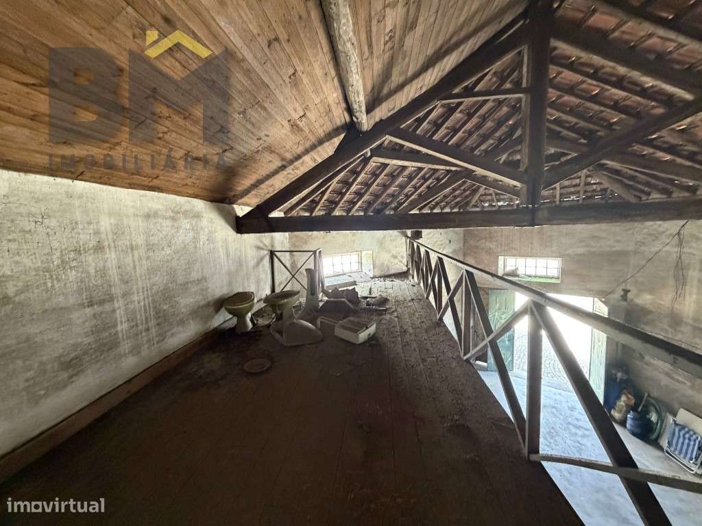 Edifício antigo no centro da aldeia de Proença-a-Velha-11