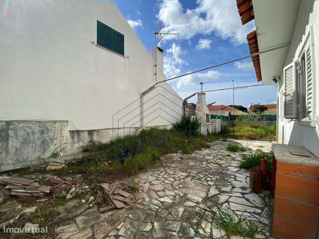 Moradia T3+1 com Grande Potencial na Lagoa de Albufeira - Sesimbra-50