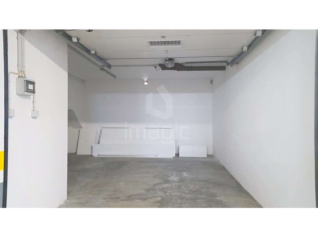 Apartamento T3 + sótão, usado, em Mafra.-31