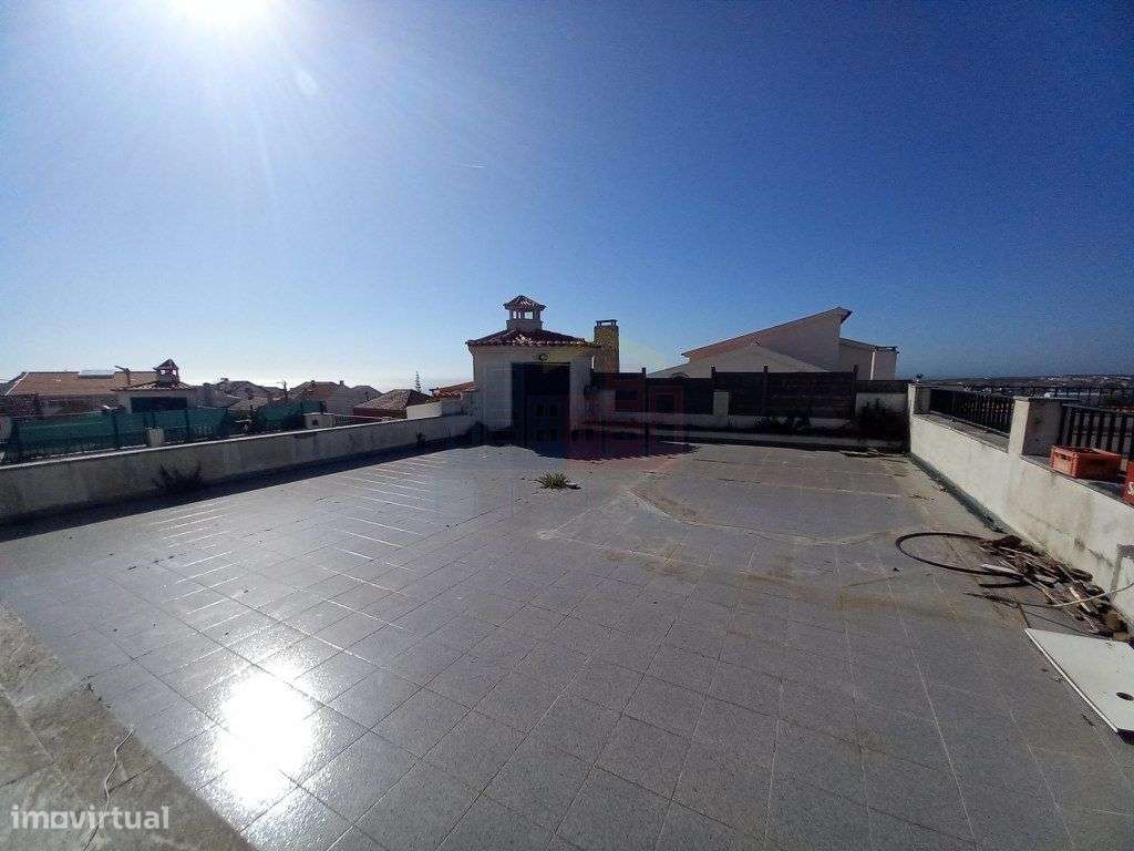 Vivenda T5 com Vista Mar em Ribamar-8