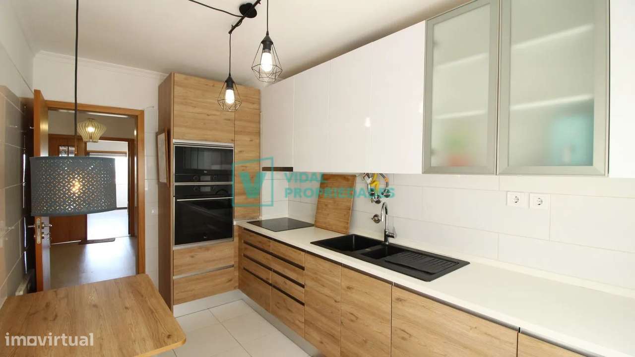 Apartamento T3 com varanda, garagem e elevador-11