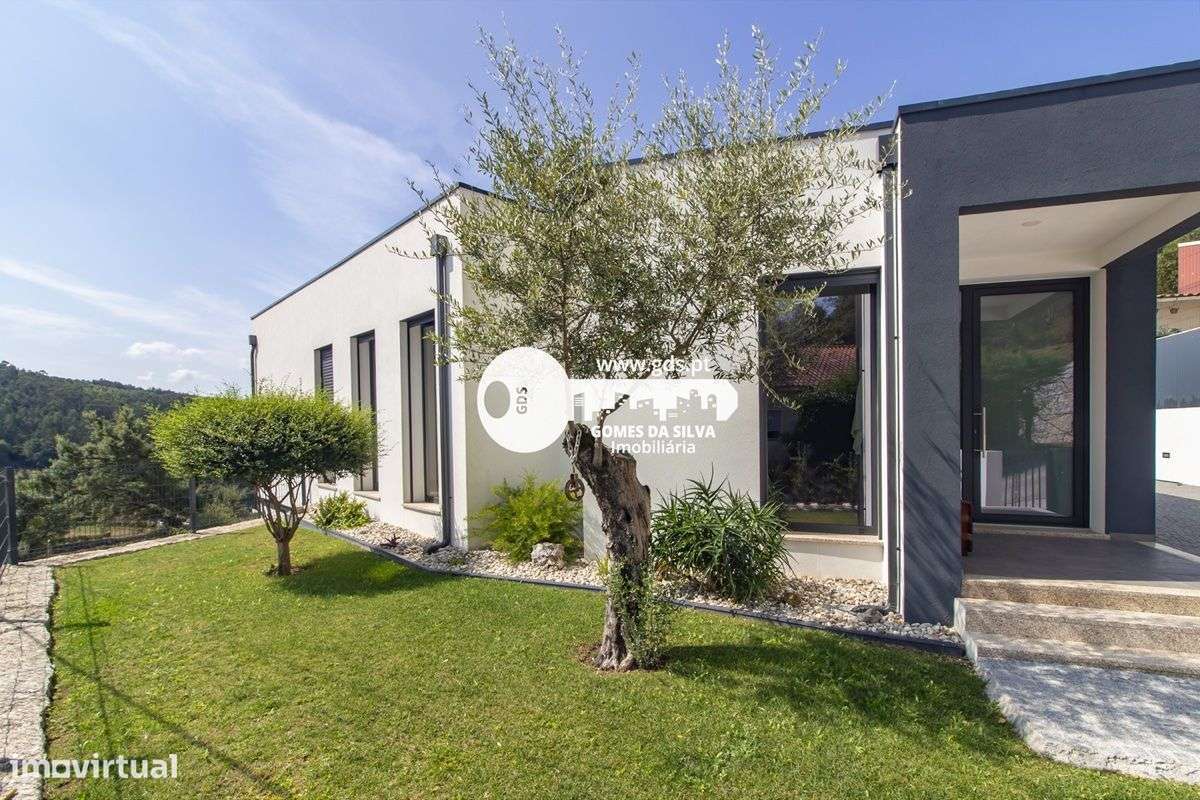 Moradia Térrea c/ 3 suites e vistas panorâmicas na Morreira - Grande imagem: 4/52