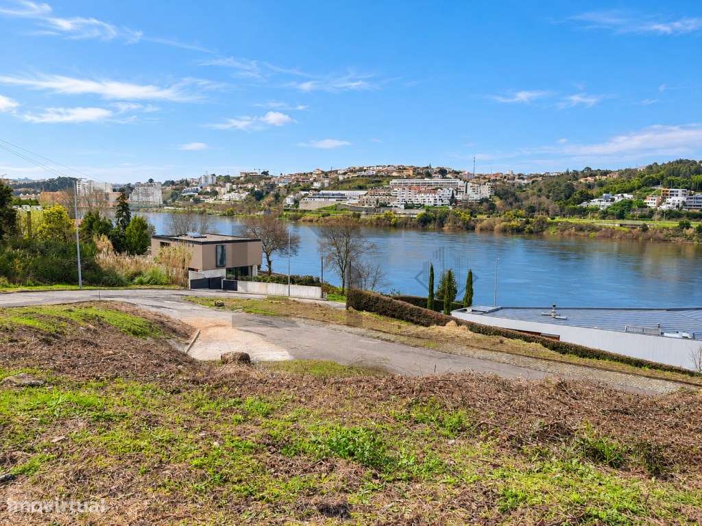 Conjunto de 8 Lotes para Construção de Moradias c/ Vista p/ o Douro...-0