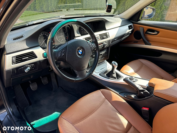 BMW Seria 3 320d Efficient Dynamics Luxury Line - 25