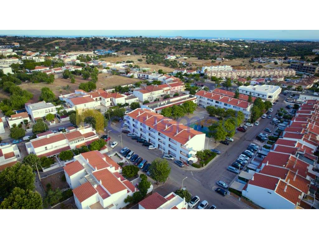 Apartamento T2 totalmente remodelado em zona central nas Ferreiras-19