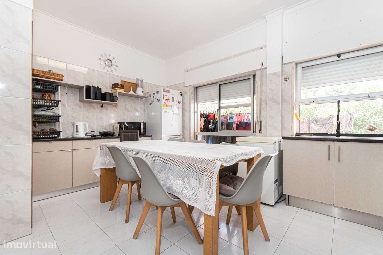 T2 com arrecadação, boas áreas, excelente localização Povoa Sta Iria-12