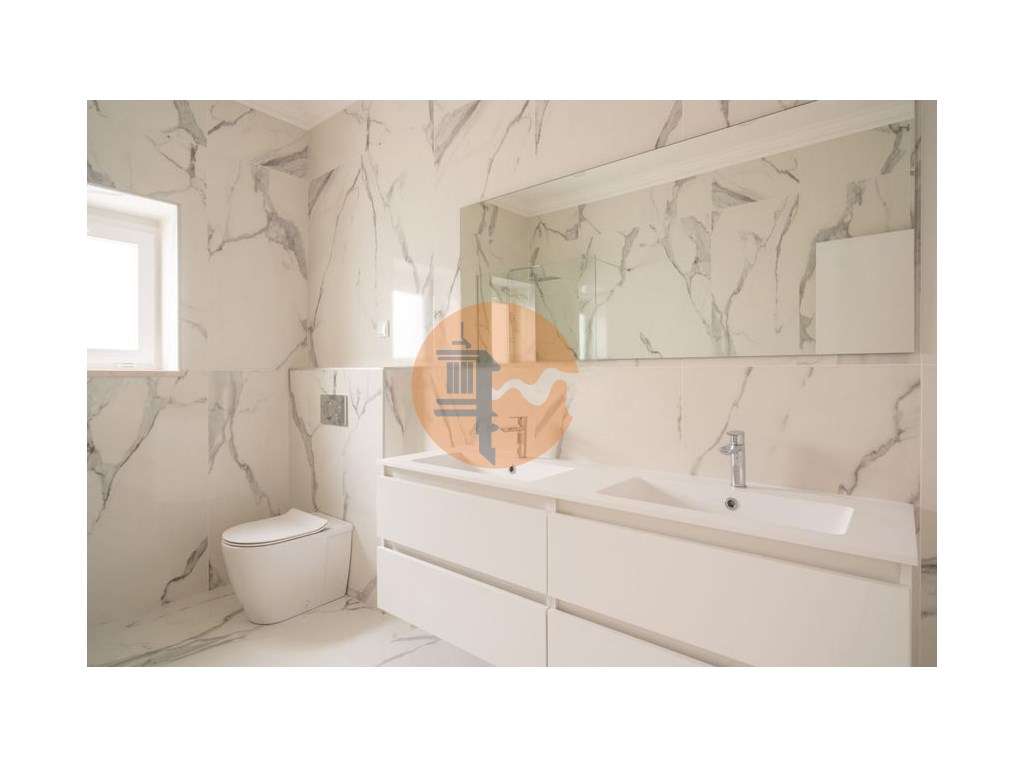 Apartamento T1 à venda com terraço em frente á marina de VRSA - Grande imagem: 4/37