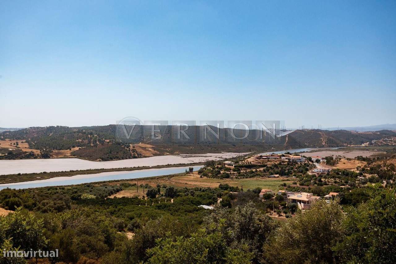 Moradia Renovada T4 com Vista Rio Arade, Piscina e 2.450 m² de Terreno-45