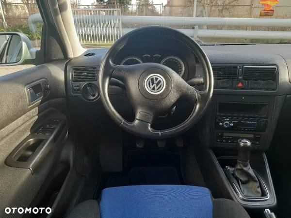 Volkswagen Golf - 10