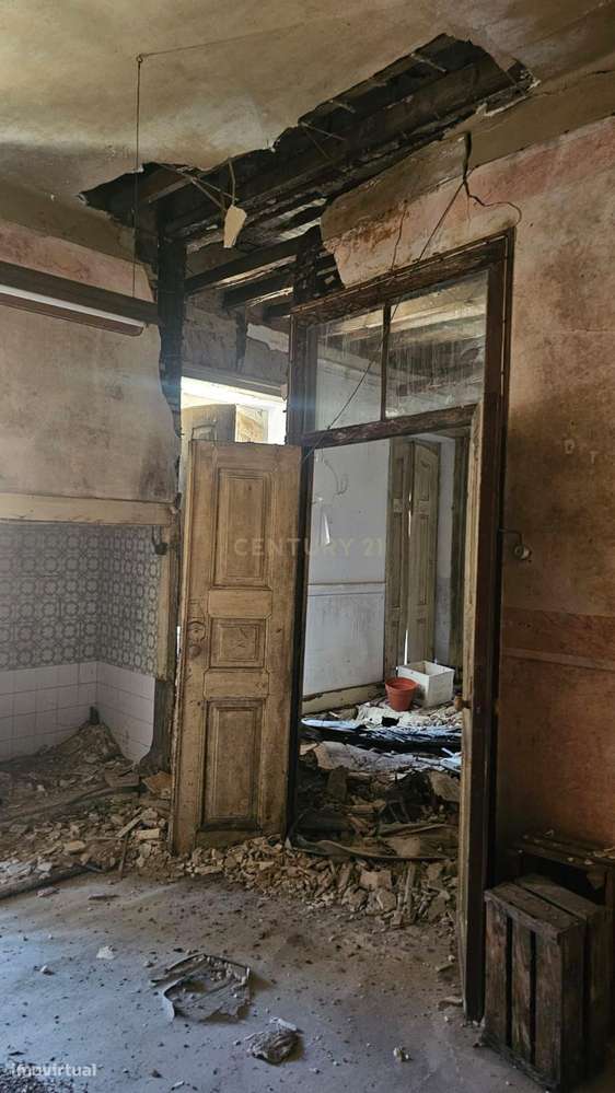Prédio para Reabilitação no Centro Histórico de Palmela-18