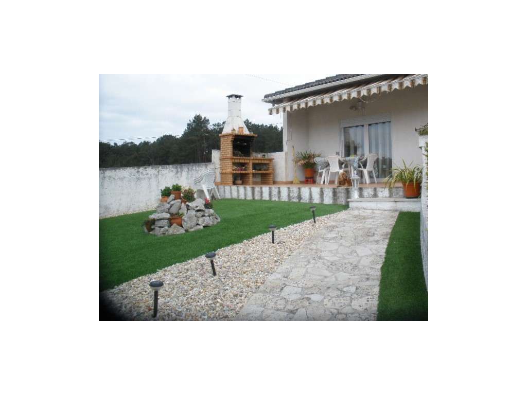 Moradia T3+2 individual, térrea com anexo T2 e piscina na zona de C...-16