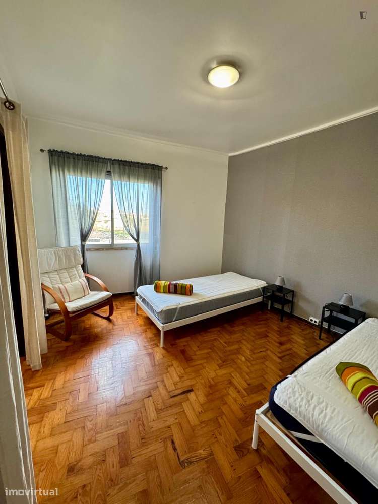 Quarto - localizado em Amadora Lisbon - Grande imagem: 5/7