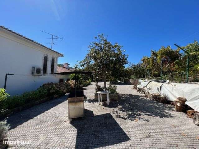 Excelente Moradia c/Piscina, Ringue desportivo, Garagem-15