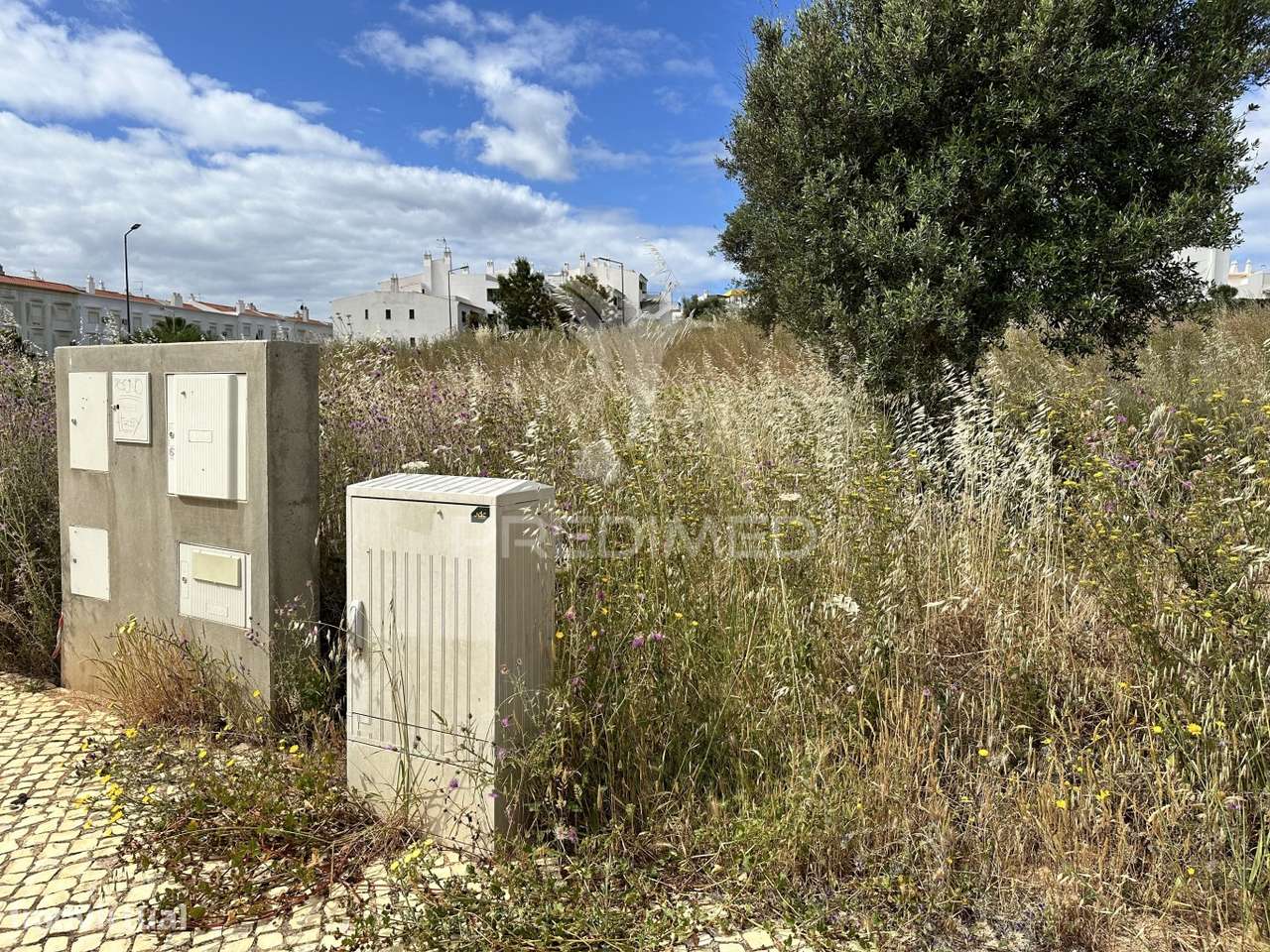 Lote para construir moradia e piscina a 2km da praia - Grande imagem: 3/13