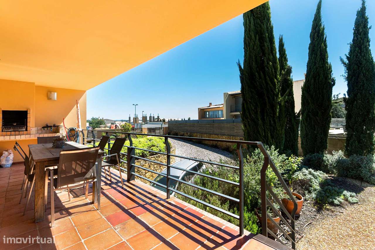 Moradia Encantadora com Piscina e Vistas Deslumbrantes sobre o Campo-10