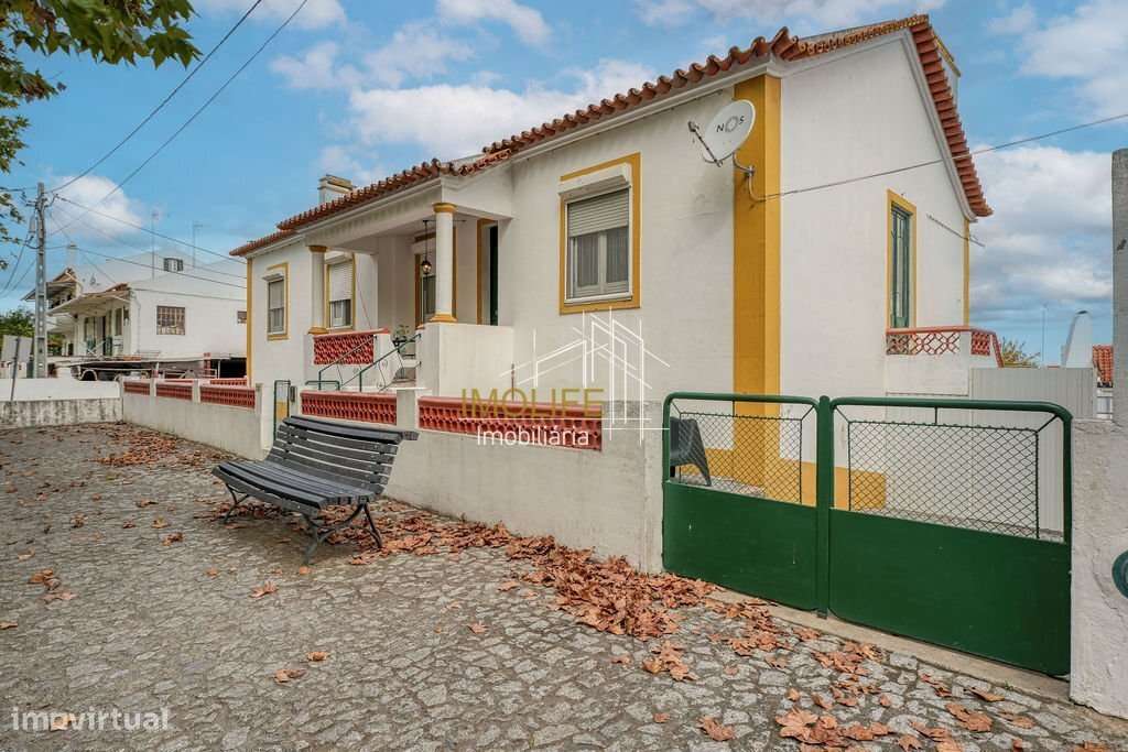 Excelente Moradia com dois pisos no centro do Vimieiro-44