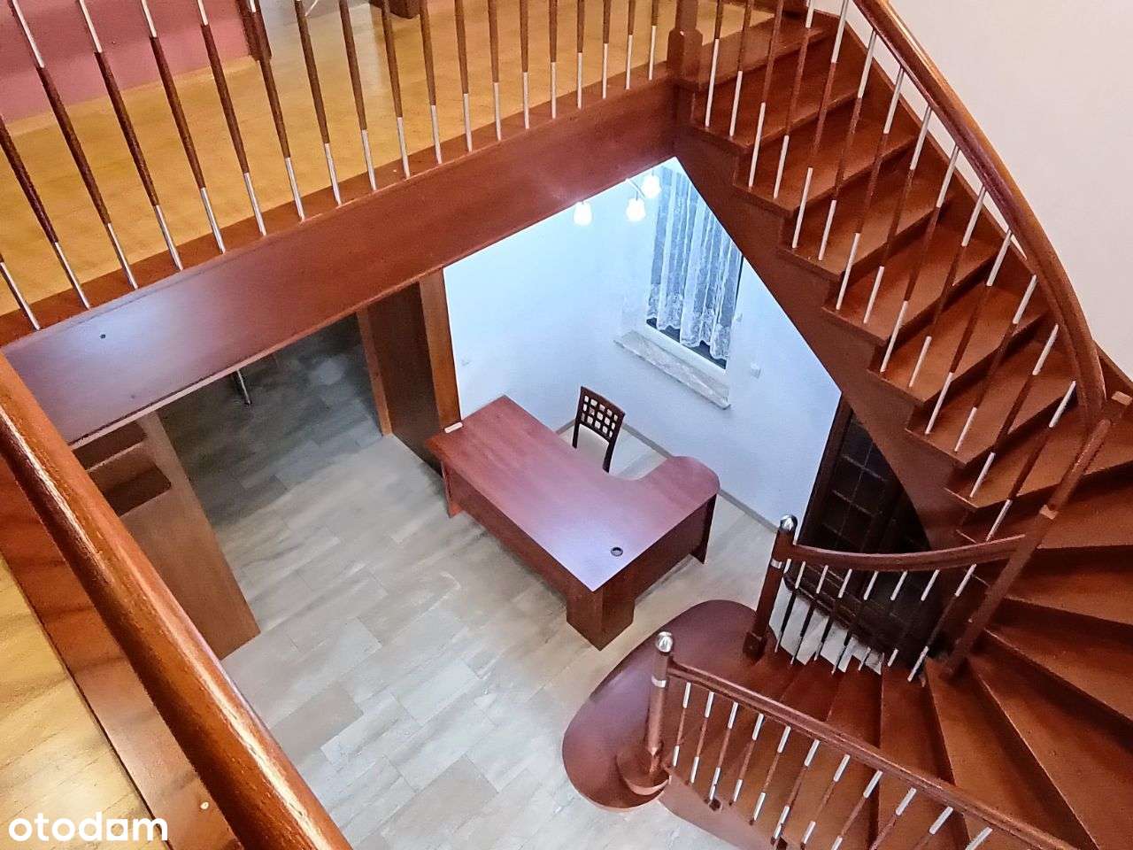 Dwa domy  z osobnymi wejściami połączone zimowym ogrodem-6