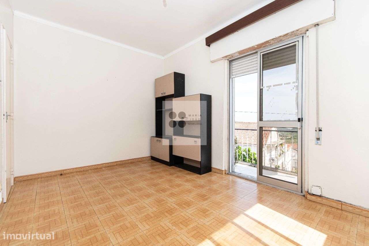 Moradia Bifamiliar, Quintal, Garagem, Local Sossegado.-12