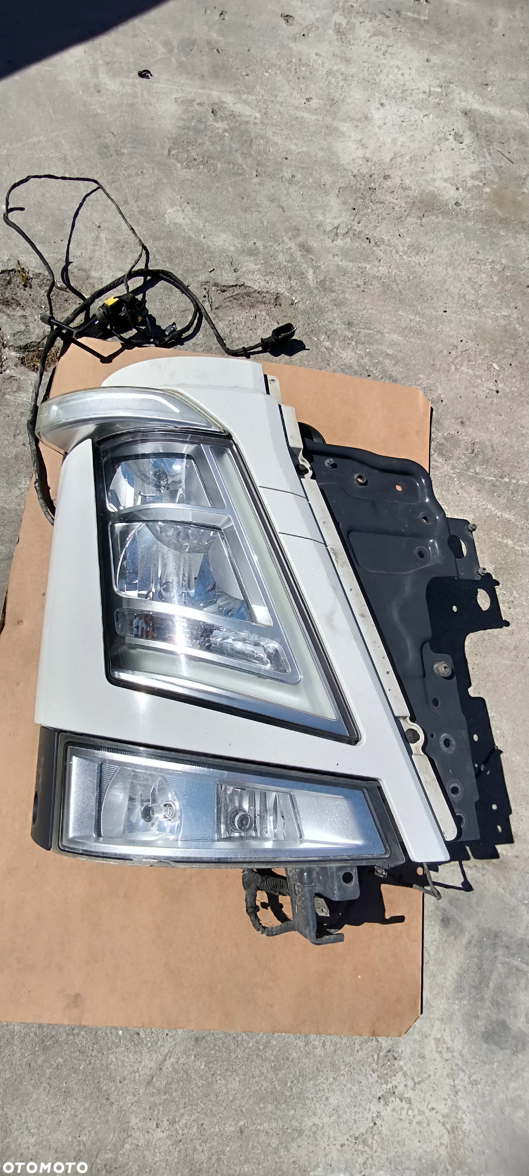 Lampa Reflektor Prawa Volvo FH 4 - 1