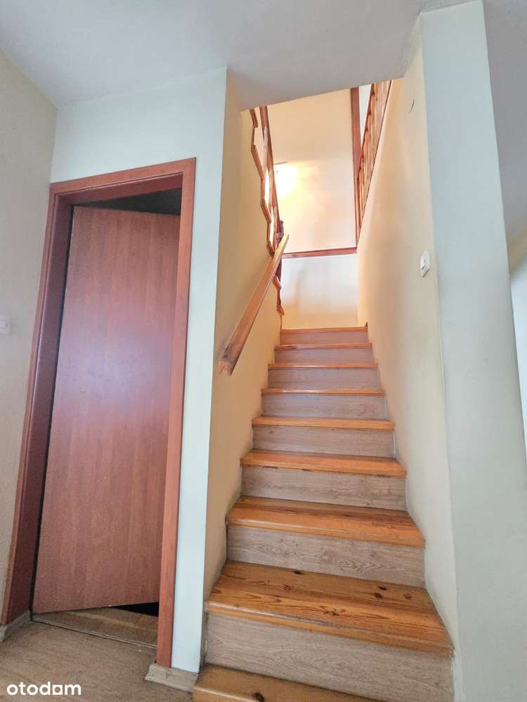 Wolnostojący dom w bardzo dobrej lokalizacji!-11