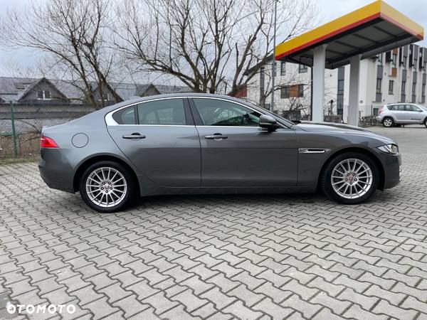 Jaguar XE 2.0 D Prestige - 7