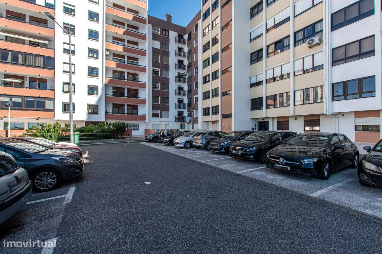 Apartamento T4 em Alfragide, Amadora com Vista para o Rio - Grande imagem: 2/31