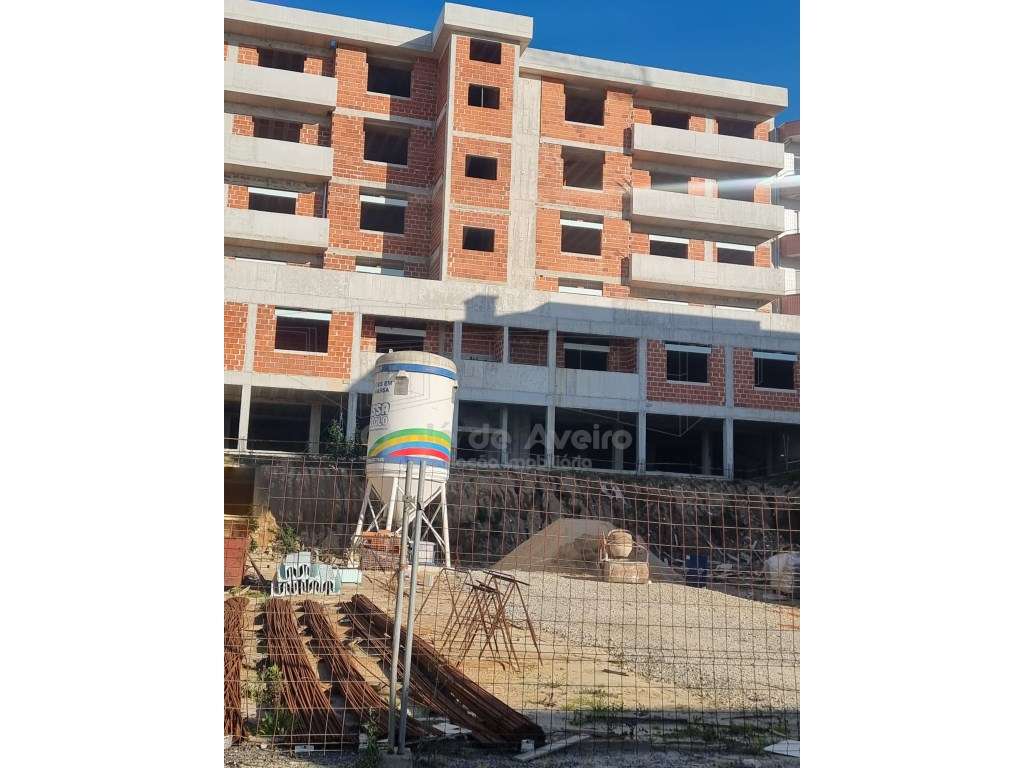 Apartamento T 3 com varanda e garagem-Oliveira Azemeis-8