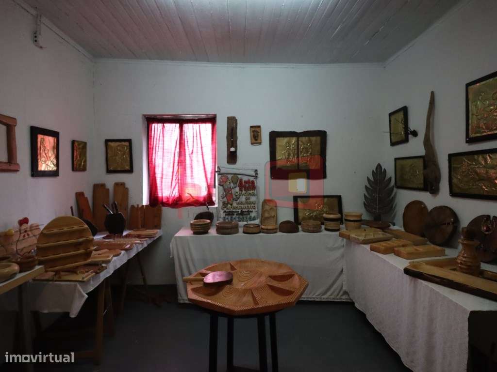 TERRENO COM CASAS - SARILHOS GRANDES-37